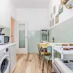 Retro Design Flat Near Vaticano