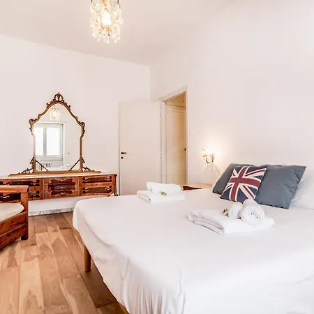 Retro Design Flat Near Vaticano Rome