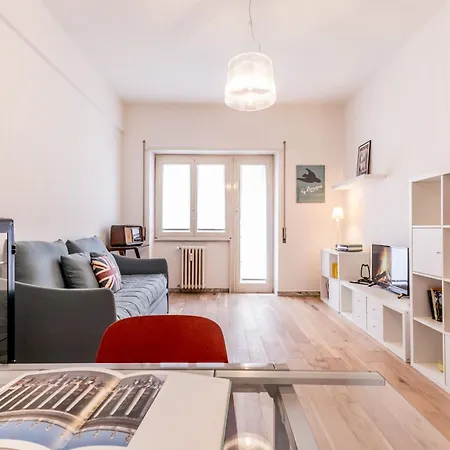 Retro Design Flat Near Vaticano Rome