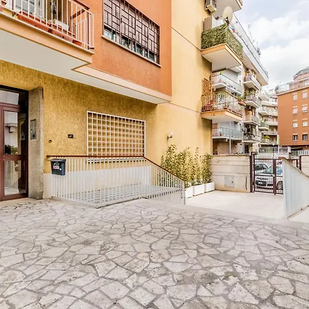 Retro Design Flat Near Vaticano * Rome
