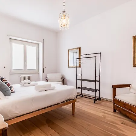 Retro Design Flat Near Vaticano
