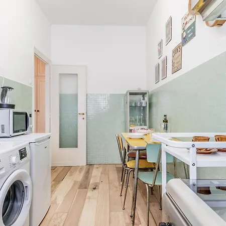 Retro Design Flat Near Vaticano